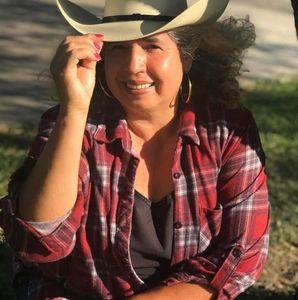 Meet your Posher, Maria moreno